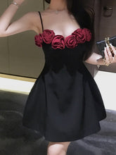 Flauschiges Kleid mit 3D-Rosenpaspelierung